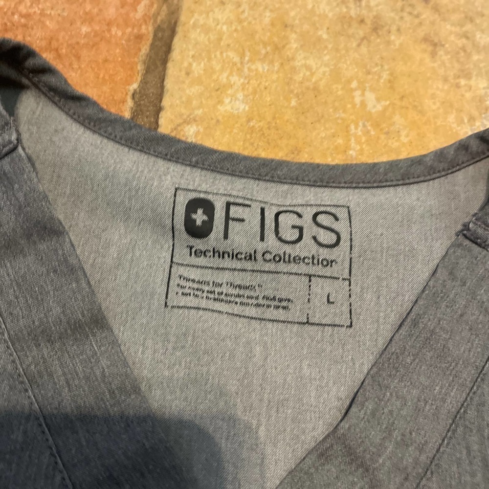 FIGS LEON SCRUB TOP GRAPHITE GRAY LARGE - Picture 3 of 4